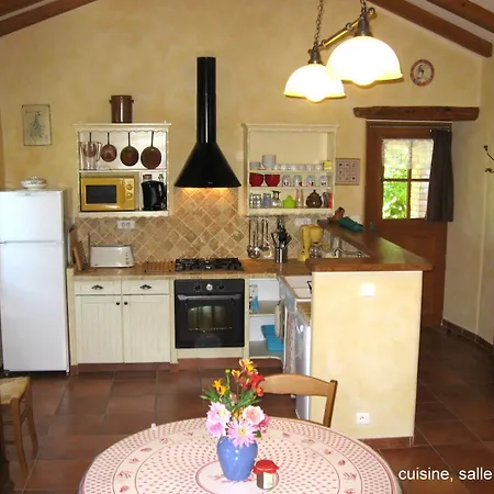 בית נופש La Clede De Monery *